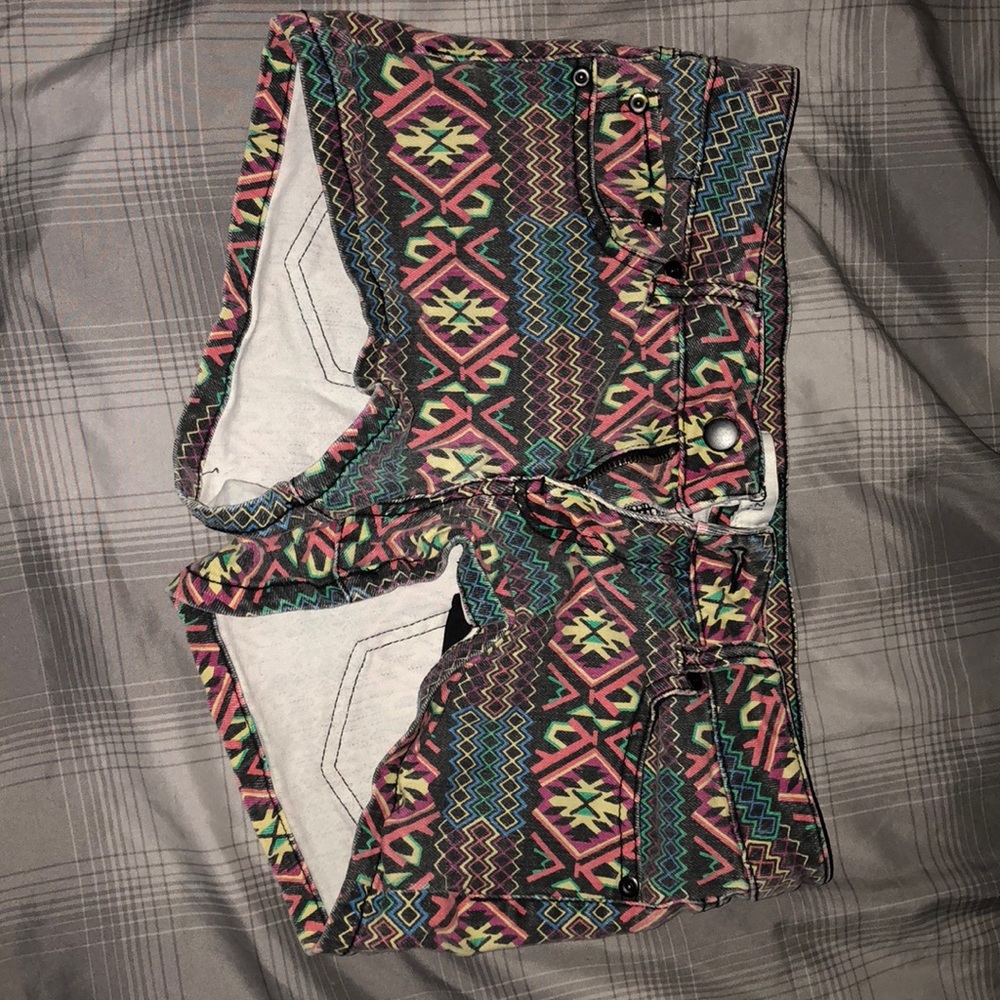 Patterned denim shorts